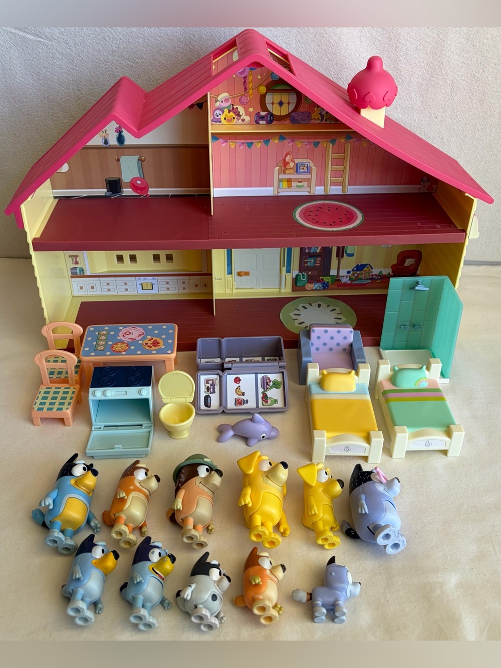 Bluey Heeler Celebration Home With Furniture and 11 Figures